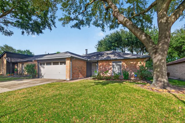 7522 Flair Oaks Drive, Houston, TX 77040