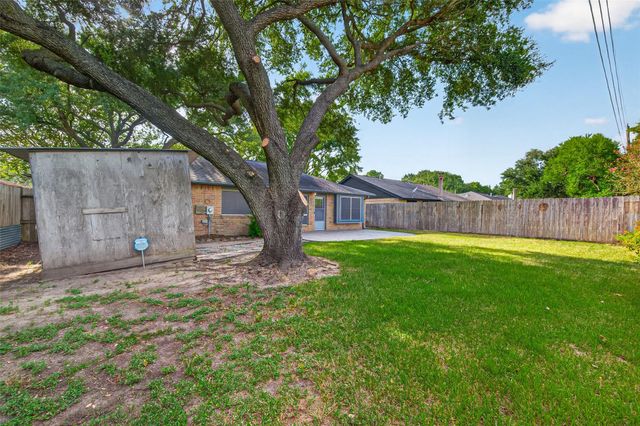 7522 Flair Oaks Drive, Houston, TX 77040