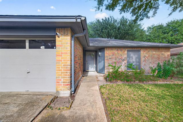 7522 Flair Oaks Drive, Houston, TX 77040