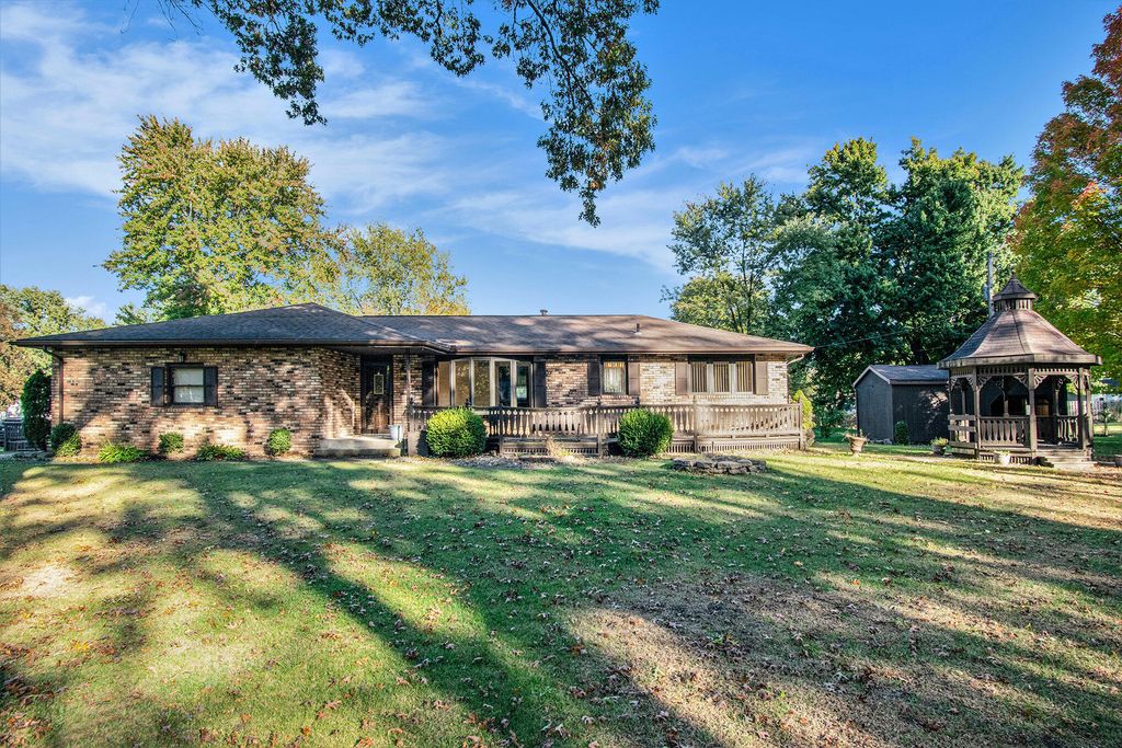 7232 W Lynwood Drive, Michigan City, IN 46360