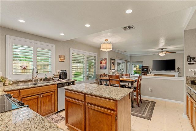 1565 Daniels St, Manteca, CA 95337