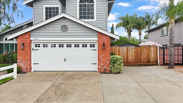 1565 Daniels St, Manteca, CA 95337