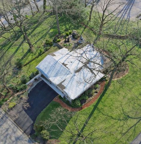 2 Montana Place, Huntington Station, NY 11746