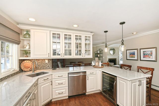 2 Montana Place, Huntington Station, NY 11746