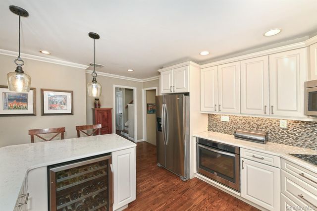 2 Montana Place, Huntington Station, NY 11746