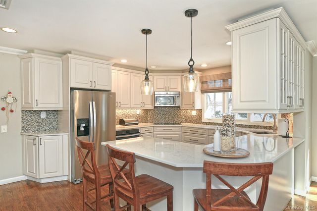 2 Montana Place, Huntington Station, NY 11746