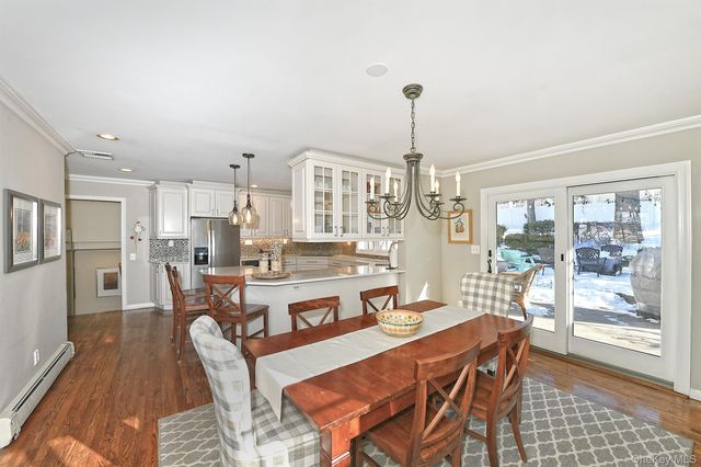 2 Montana Place, Huntington Station, NY 11746