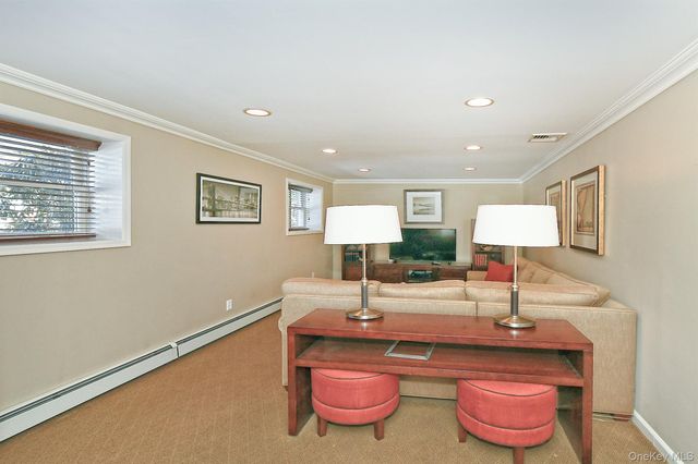 2 Montana Place, Huntington Station, NY 11746