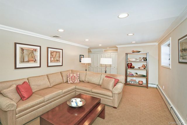 2 Montana Place, Huntington Station, NY 11746