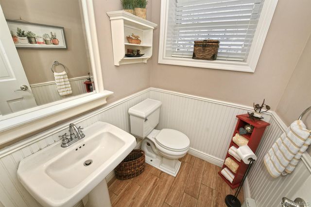 2 Montana Place, Huntington Station, NY 11746