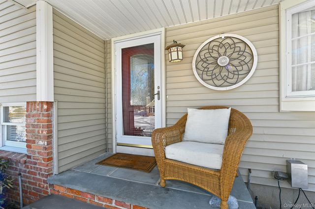 2 Montana Place, Huntington Station, NY 11746