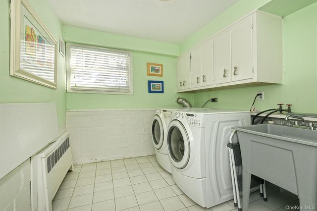 2 Montana Place, Huntington Station, NY 11746