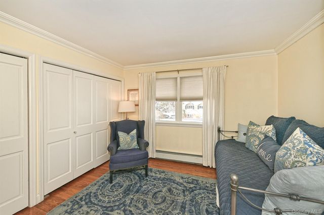 2 Montana Place, Huntington Station, NY 11746