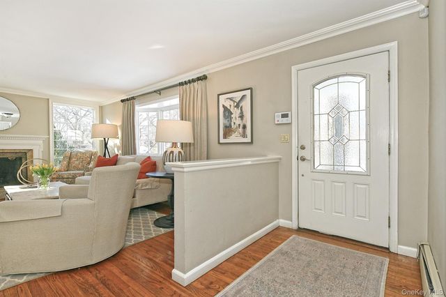 2 Montana Place, Huntington Station, NY 11746