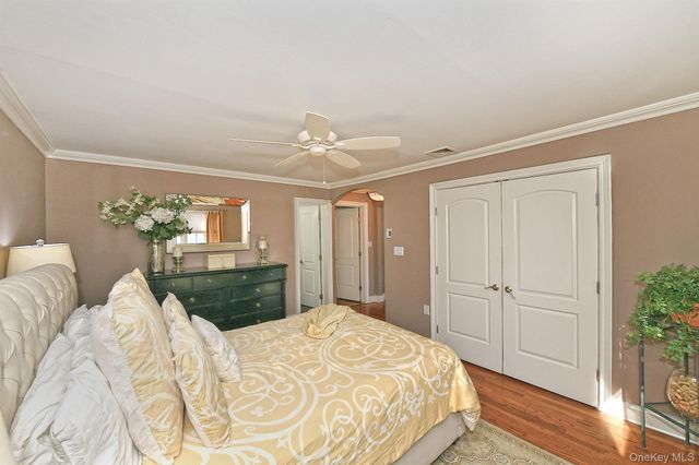 2 Montana Place, Huntington Station, NY 11746