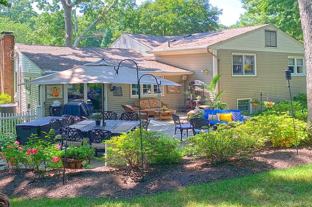 2 Montana Place, Huntington Station, NY 11746