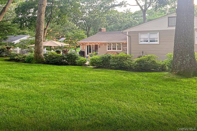 2 Montana Place, Huntington Station, NY 11746