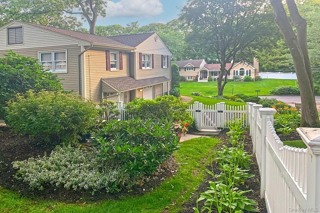 2 Montana Place, Huntington Station, NY 11746