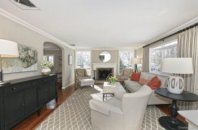 2 Montana Place, Huntington Station, NY 11746