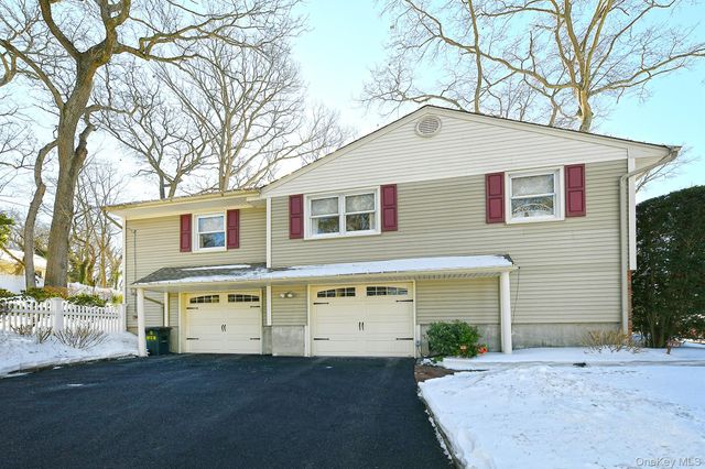 2 Montana Place, Huntington Station, NY 11746