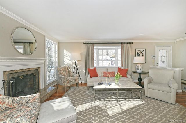 2 Montana Place, Huntington Station, NY 11746