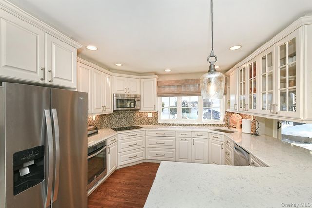 2 Montana Place, Huntington Station, NY 11746