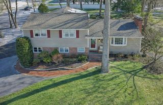 2 Montana Place, Huntington Station, NY 11746