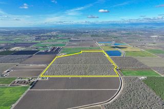3012 N Oakmore Road, Tulare, CA 93274