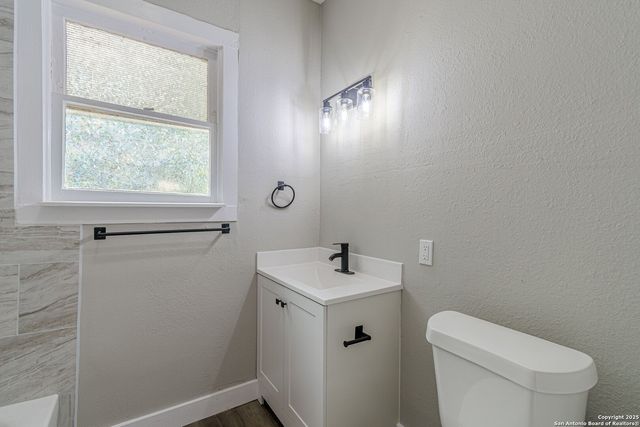 1913 Santa Anna, San Antonio, TX 78201