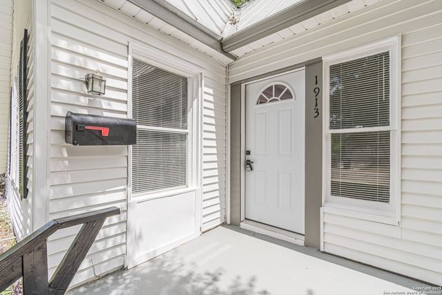 1913 Santa Anna, San Antonio, TX 78201