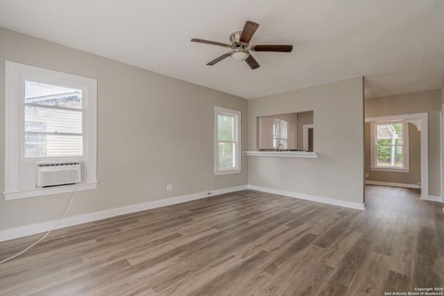 1913 Santa Anna, San Antonio, TX 78201