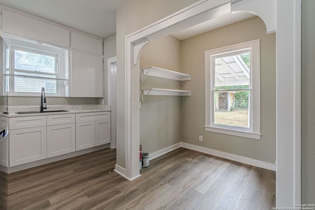 1913 Santa Anna, San Antonio, TX 78201