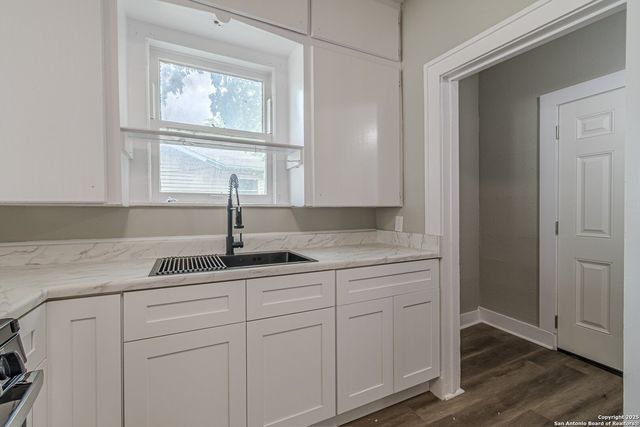 1913 Santa Anna, San Antonio, TX 78201