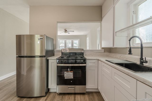 1913 Santa Anna, San Antonio, TX 78201