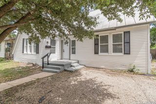 1913 Santa Anna, San Antonio, TX 78201