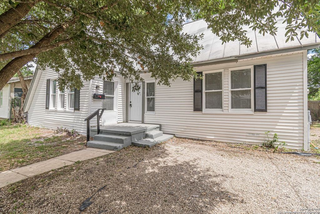 1913 Santa Anna, San Antonio, TX 78201