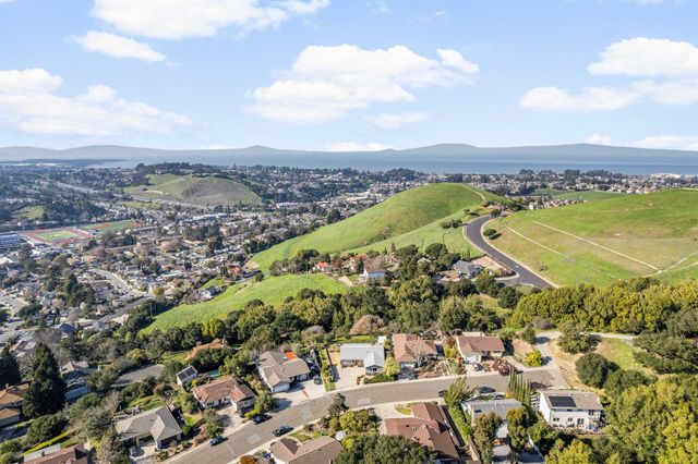 2662 Carmelita Way, Pinole, CA 94564