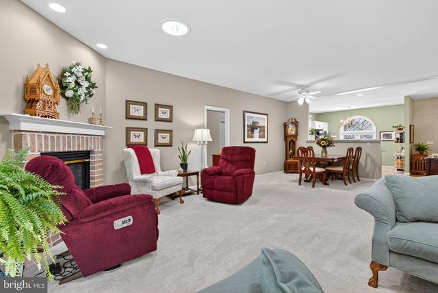 24 HICKORY ST, Palmyra, PA 17078