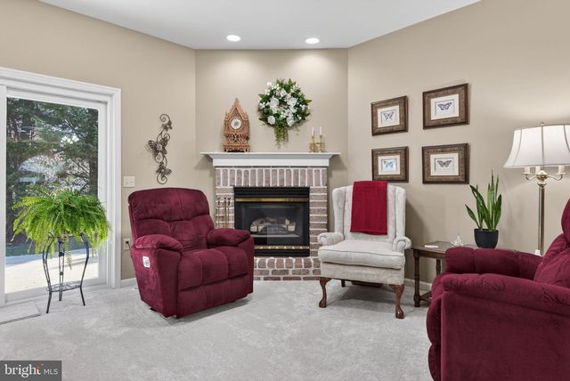 24 HICKORY ST, Palmyra, PA 17078