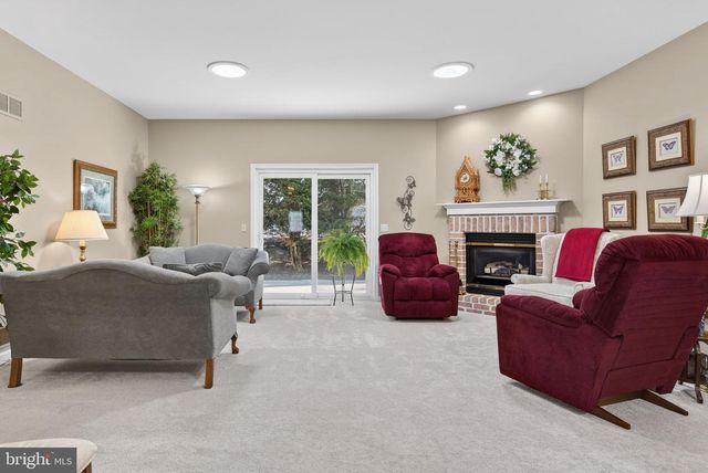 24 HICKORY ST, Palmyra, PA 17078