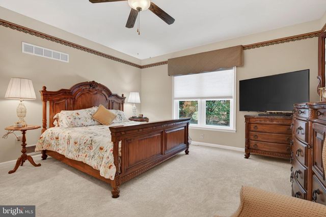 24 HICKORY ST, Palmyra, PA 17078