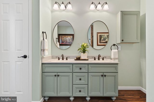 24 HICKORY ST, Palmyra, PA 17078