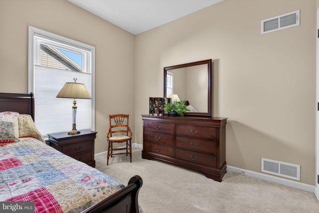 24 HICKORY ST, Palmyra, PA 17078