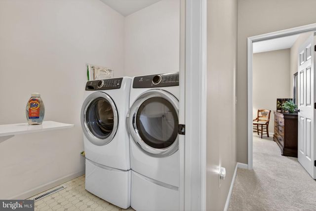 24 HICKORY ST, Palmyra, PA 17078