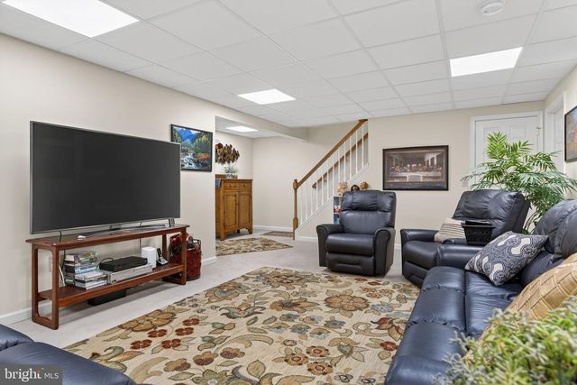 24 HICKORY ST, Palmyra, PA 17078