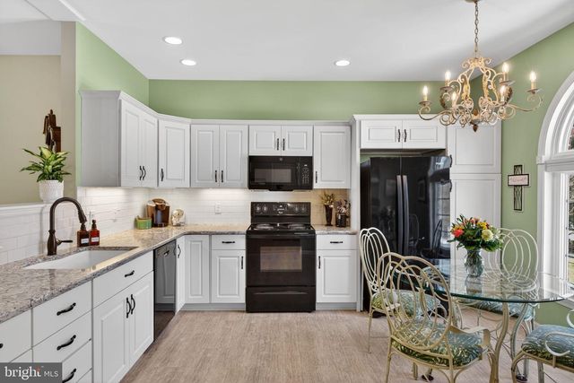 24 HICKORY ST, Palmyra, PA 17078