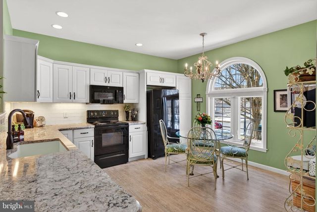 24 HICKORY ST, Palmyra, PA 17078