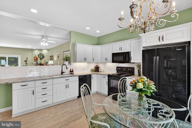 24 HICKORY ST, Palmyra, PA 17078