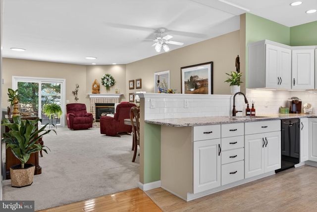 24 HICKORY ST, Palmyra, PA 17078