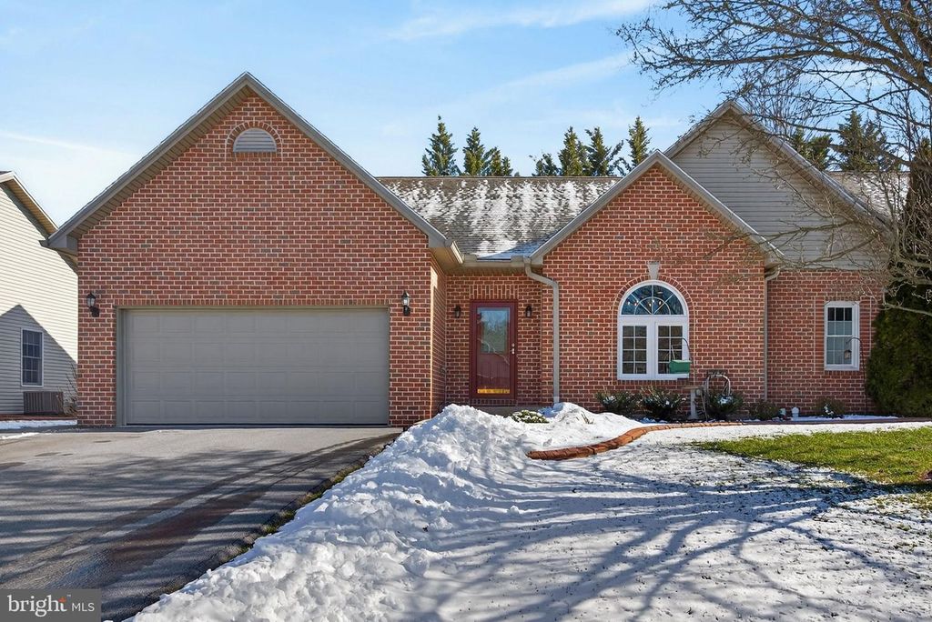 24 HICKORY ST, Palmyra, PA 17078